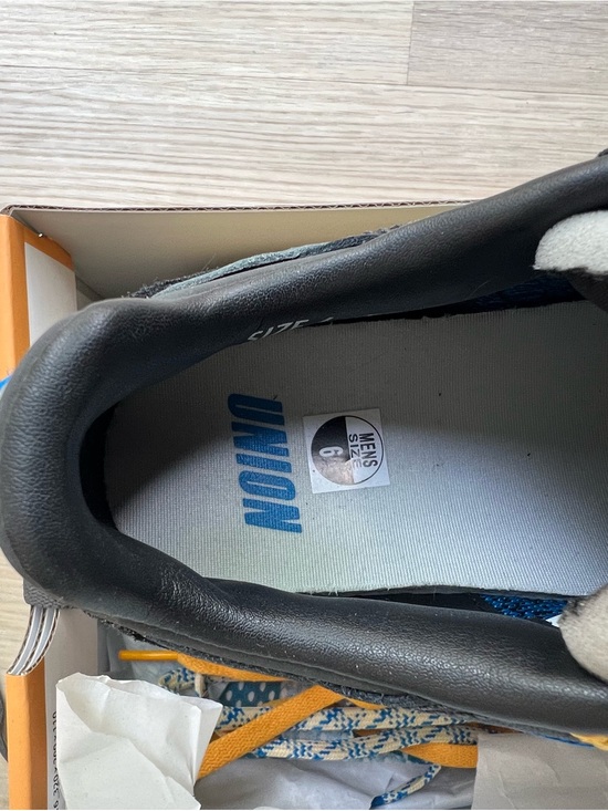 Athletic_Shoes